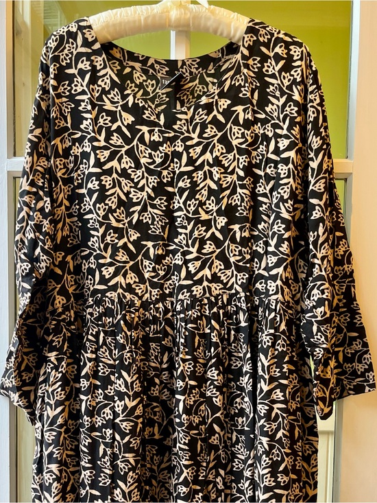 Tamba Tamba Dresses & Skirts - Tamba Batik Black & Cream Floral Maxi Dress from Indonesia